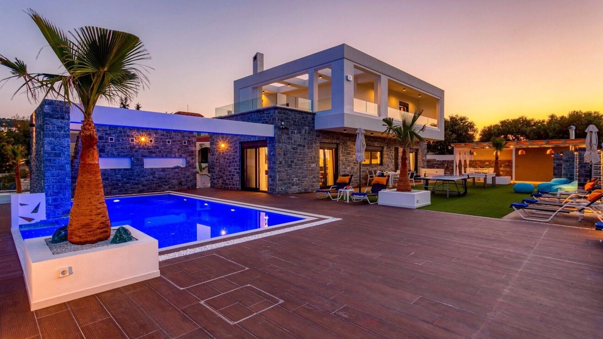 Hersonissos Centre Villa | Villa Tropicana by Villa Plus