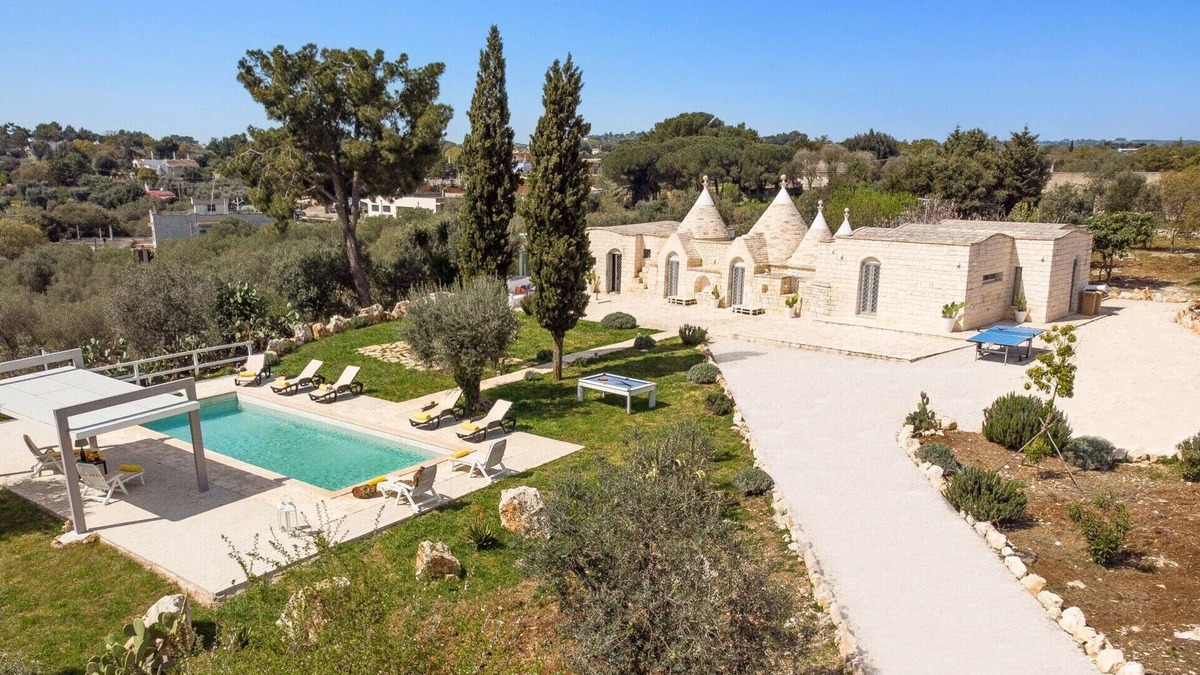 Ceglie Messapica Villa | Villa Trulli Theodoro by Villa Plus