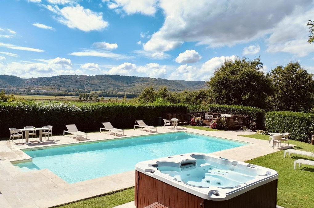 Lucignano Villa | Villa Tuscan Prestige 25 ospiti Piscina Jacuzzi