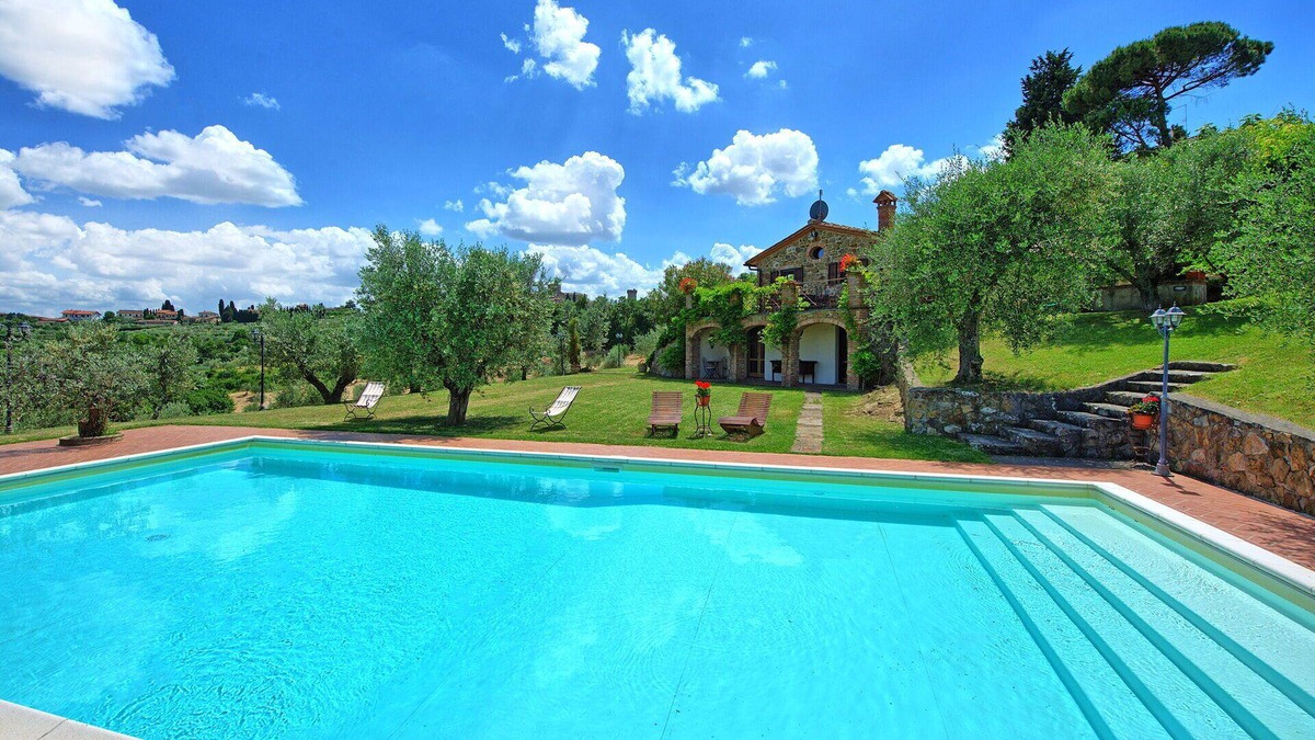 Lucignano Villa | Villa Ulivi - Holiday Country Villa in Lucignano, Valdichiana, Tuscany