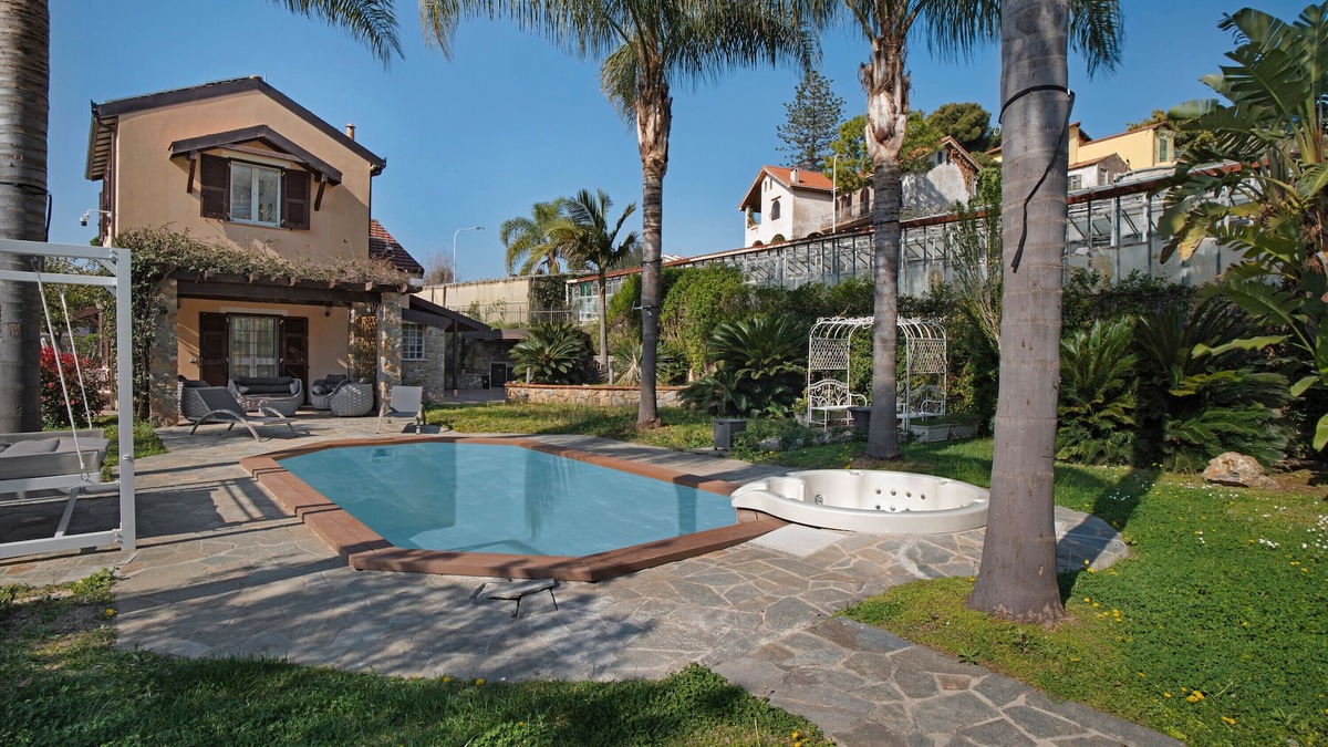 Ospedaletti Villa | Villa 'Vallegrande' with Sea View, Wi-Fi and Air Conditioning