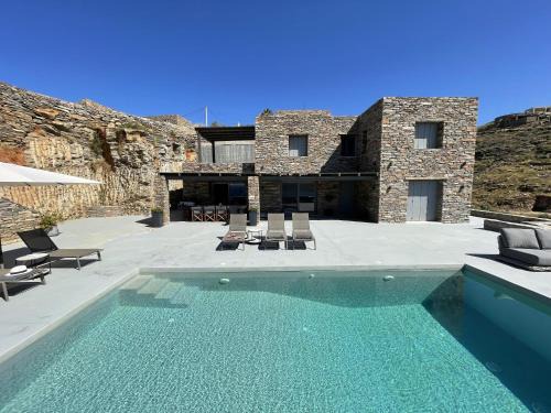 Koundouros Villa | Villa Veneterra-Pool-SeaView-ConciergeServices