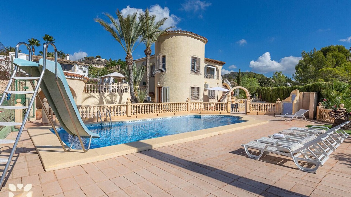 Empedrola Villa | Villa VENTURA by Abahana Villas