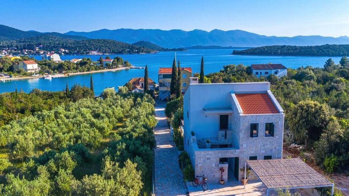 Loviste Villa | Villa Vera -Three Bedroom Villa with Terrace