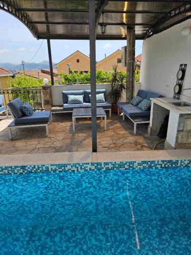 Susanj Apartment | Villa Vi apartmen in a villa with a swimming pool