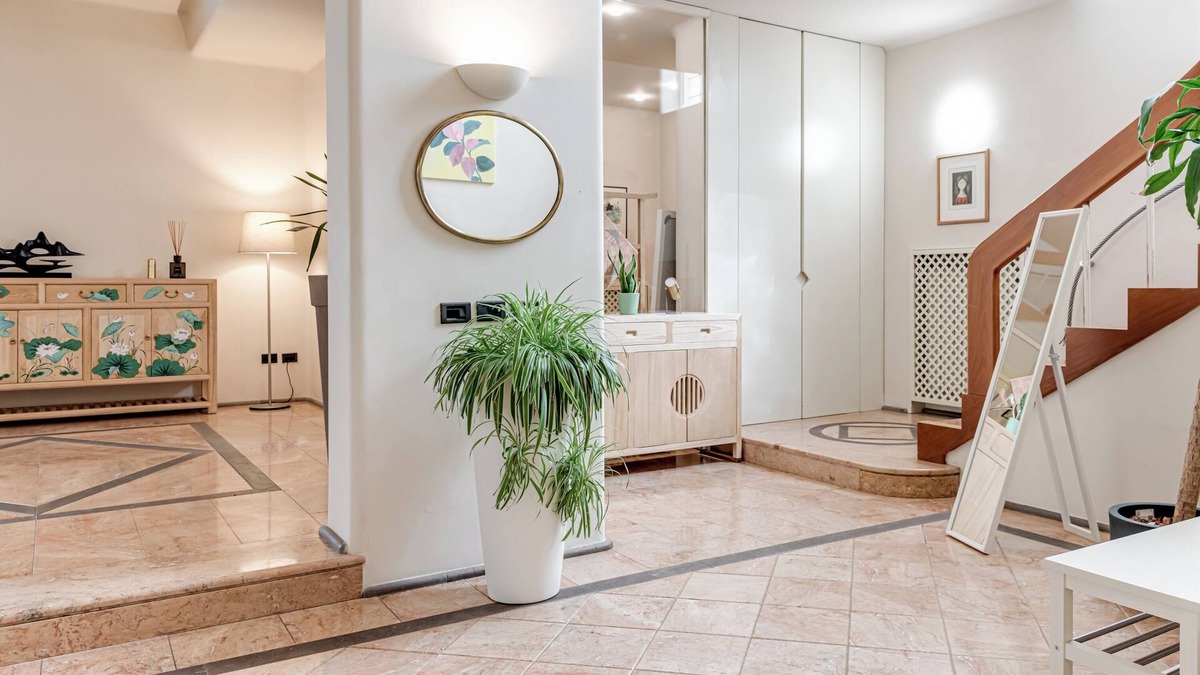 Prato Villa | Villa 'Vicky Prato Centro' with Private Terrace, Private Garden and Wi-Fi