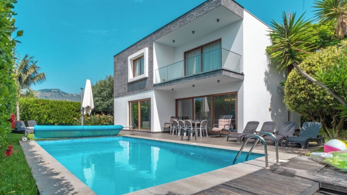 Sao Martinho Villa | Villa Victoria with private heated pool in funchal