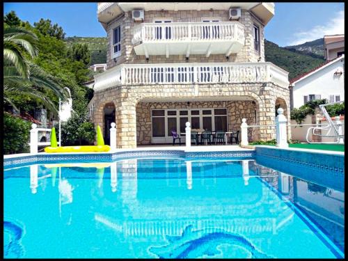 Petrovac Villa | Villa VIktoria
