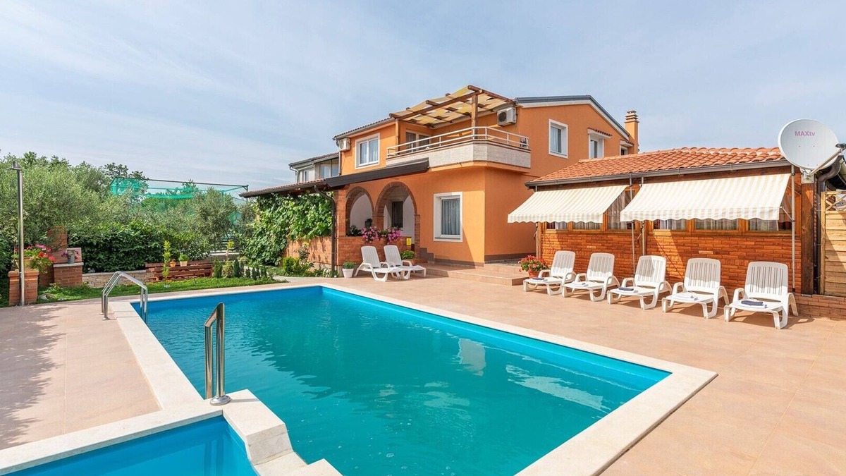 Strpacici Apartment | Villa Visnjan with Pool/One-Bedroom Apartment No.2 with Pool View