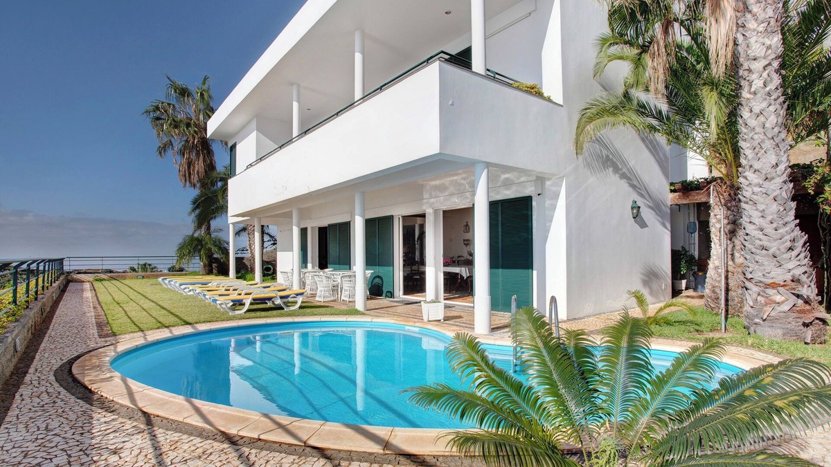 Canico Villa | Villa "Vivenda Belo Horizonte" with Sea View, Pool & Wi-Fi