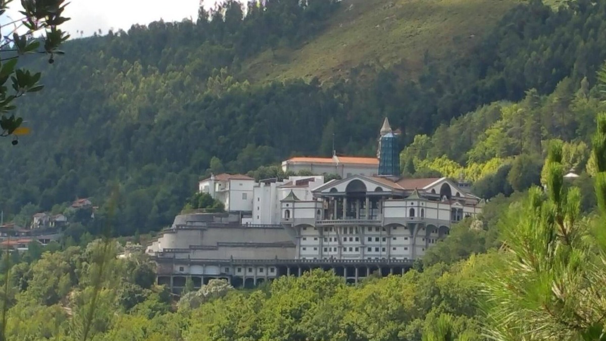 Terras de Bouro Villa | Villa 'Vivenda Romantica Geres' with Lake View, Private Terrace and Air Conditioning