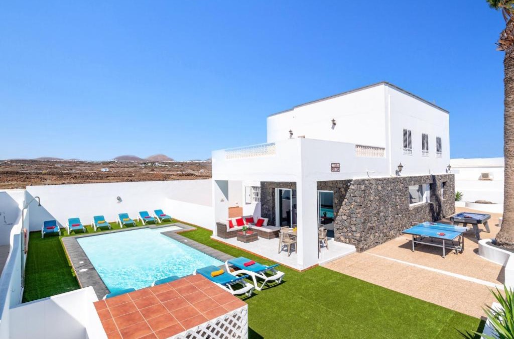 Puerto del Carmen Villa | Villa Volcan by Villa Plus