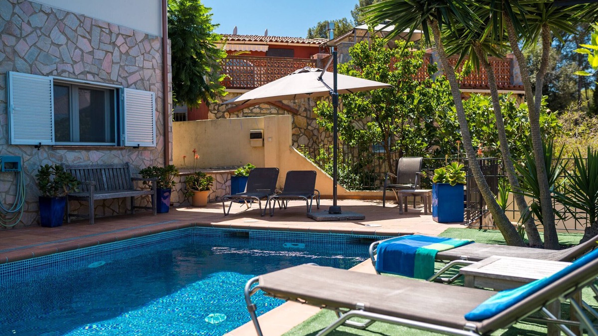 Pals Villa | Villa Vuelta , spacious house with private pool