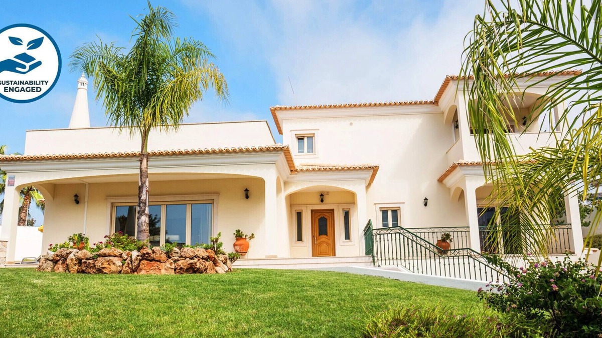 Montechoro Villa | Villa w/heatable pool & BBQ in Albufeira