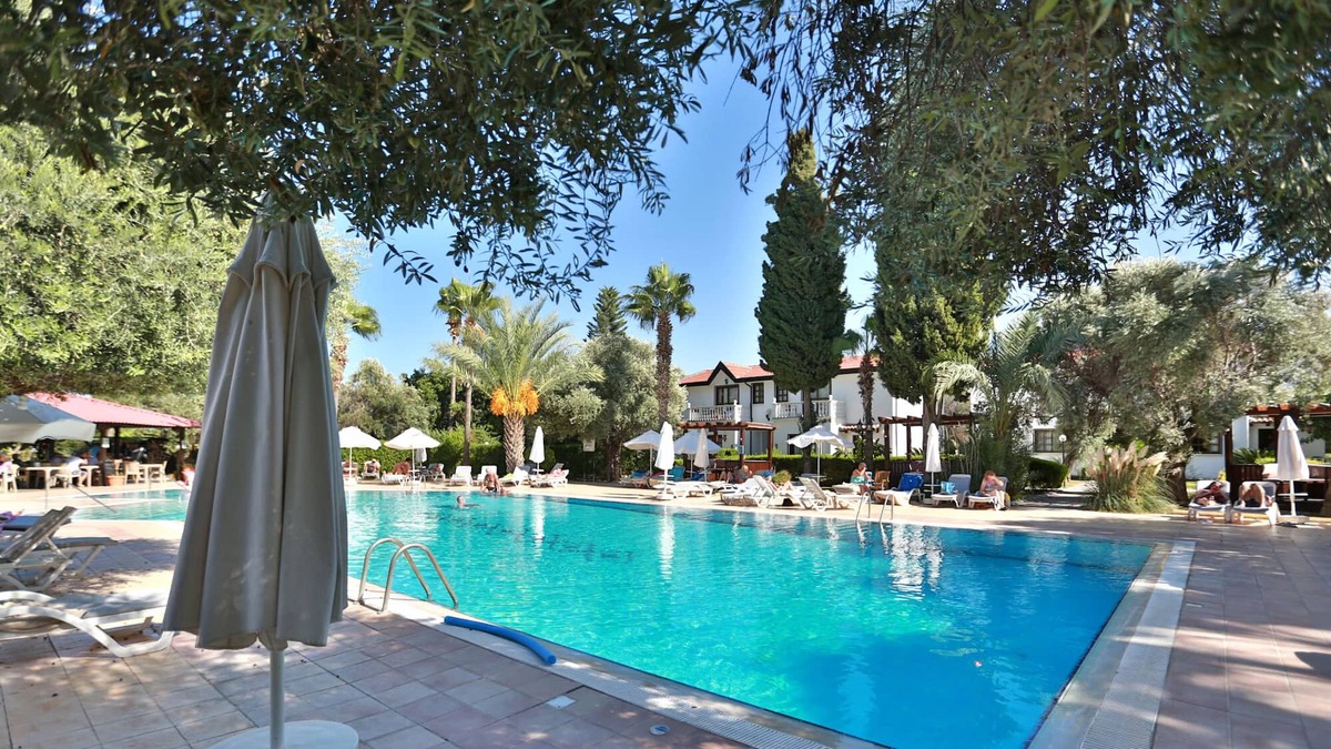 Zeytinlik Villa | Villa w Pool, Garden and Patio by Beach in Kyrenia