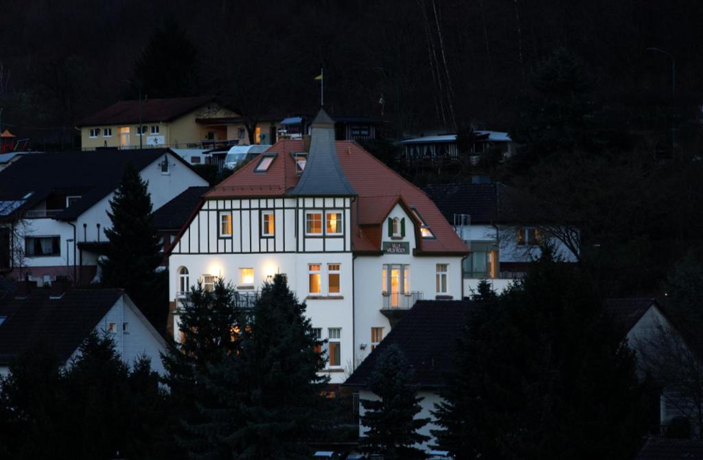 Annweiler am Trifels Hotel | Villa Waldfrieden - Design trifft Budget