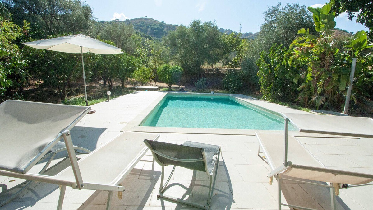 Mitogio Villa | Villa with pool in the Alcantara valley, near Etna and Taormina.