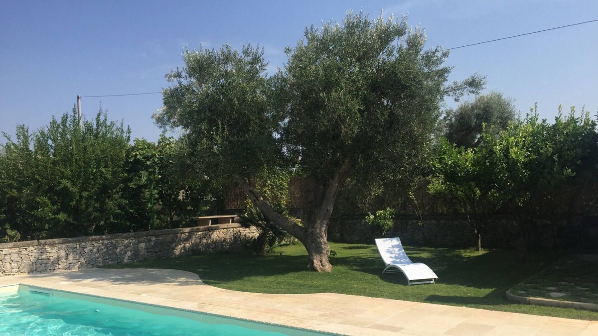 San Vito dei Normanni Villa | villa with trullo, tennis court and swimming pool from August from two to eight places