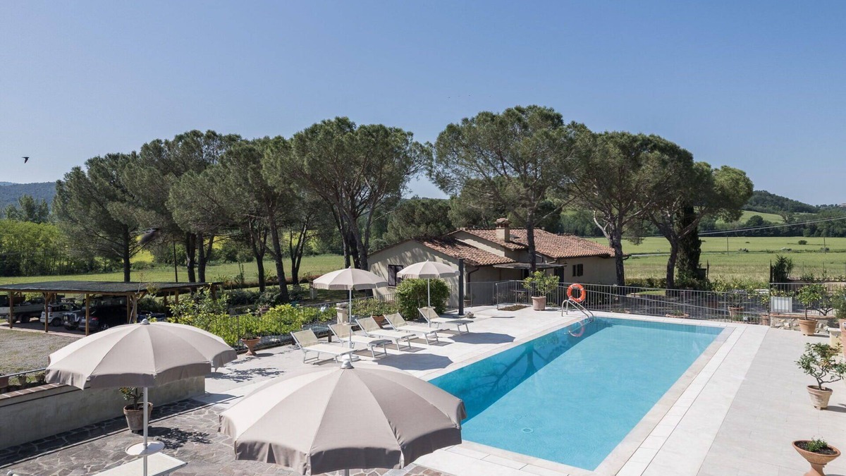 Colle di Val d'Elsa Villa | Villa with A/C, pool, WIFI, TV, pets allowed, panoramic view, parking, close to San Gimignano