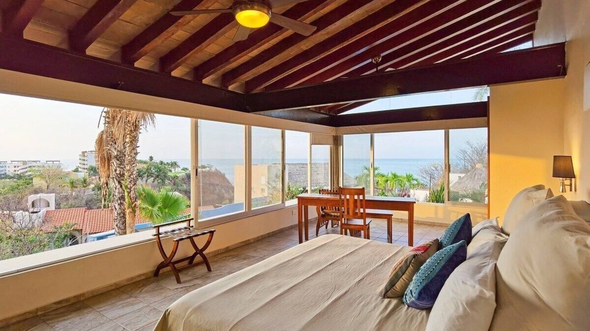Santa Maria Huatulco Villa | Villa with a private pool and ocean view