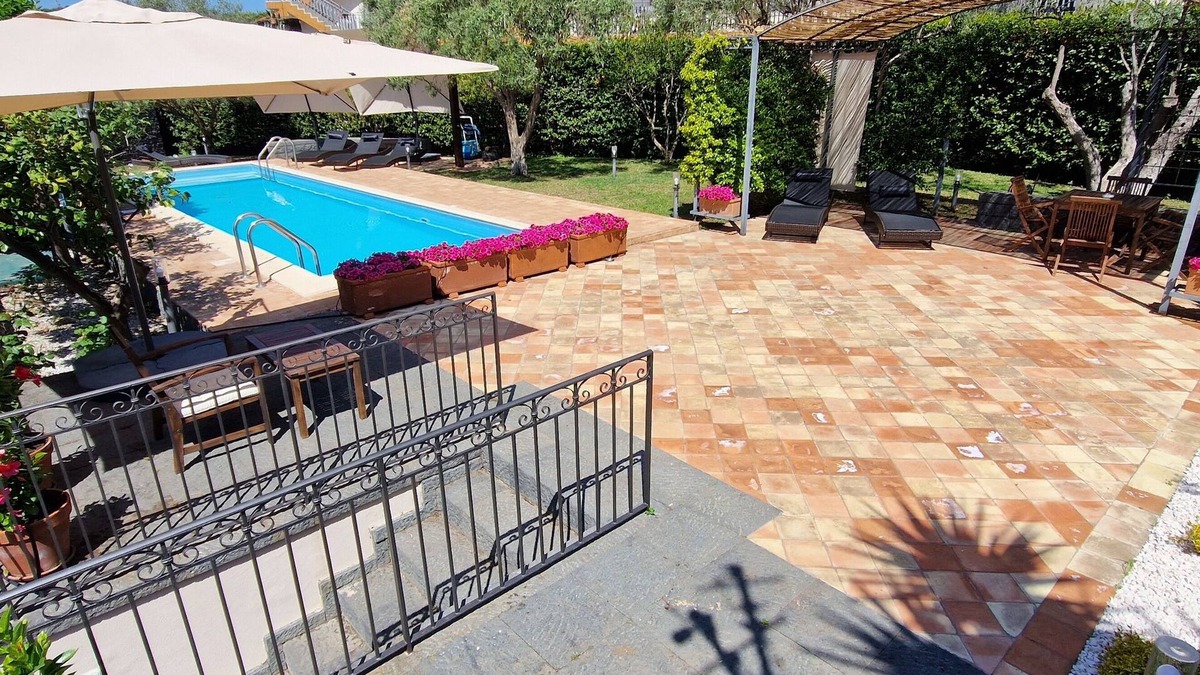 Trecastagni Villa | Villa with antique charm and modern comfort