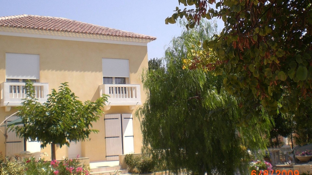 Six-Fours-les-Plages Villa | Villa with garden, air-conditioned, 200 m beaches and downtown Sanary
