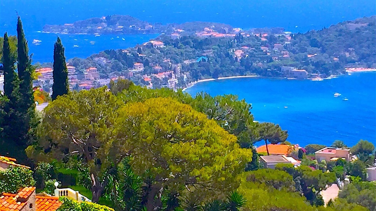 Villefranche-sur-Mer Villa | Villa with Stunning View of Cap Ferrat, Heated Infinity Pool, AC and free WiFi