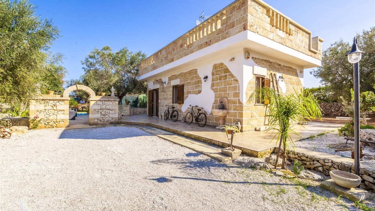 Melendugno Villa | Villa with garden and whirlpool a few minutes from Torre dell'Orso