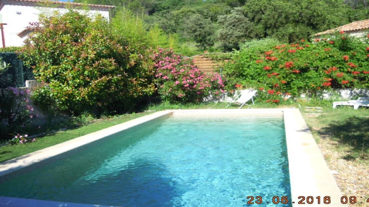 Sommieres Villa | Villa with garden and swimming pool very quiet residence: just the cicadas