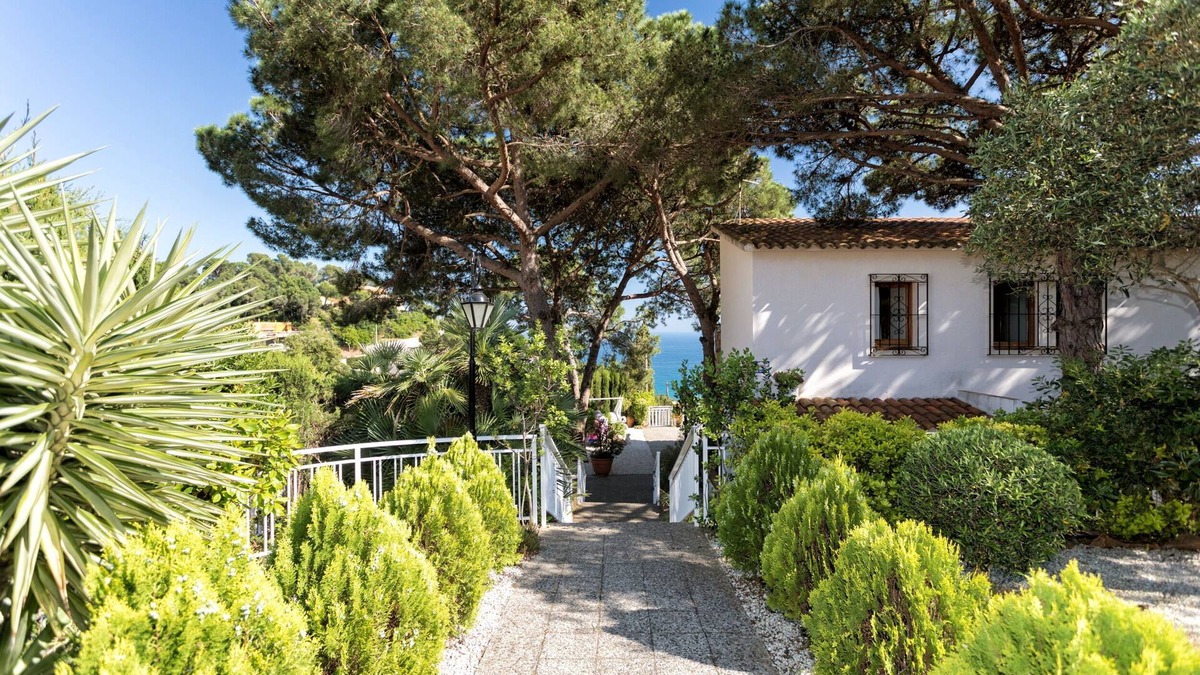 Tossa de Mar Villa | Villa with great sea view and heated swimming pool. 9 min by walk to the beach.