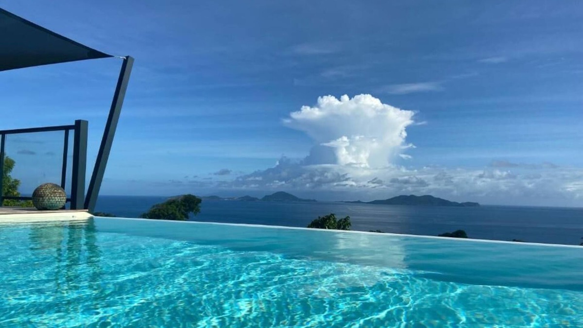 Trois-Rivieres Villa | Villa with heated infinity pool and sea view