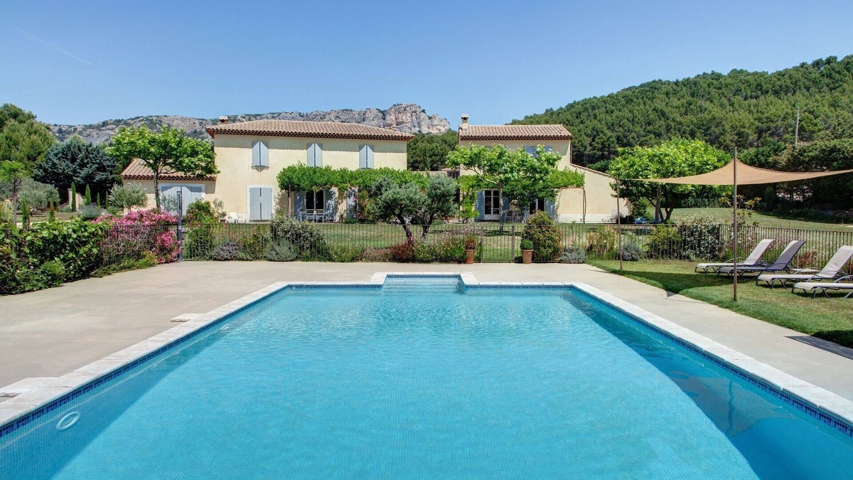 Merindol Villa | Villa with heated pool and private Jacuzzi in the heart of Luberon - Provence