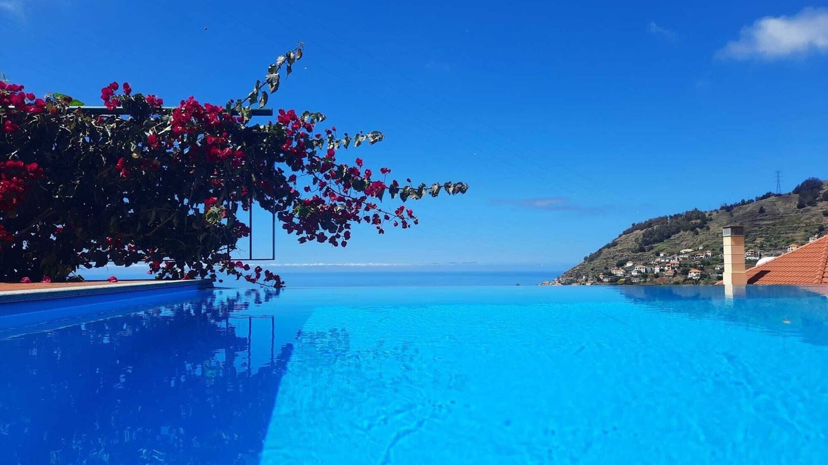 Campanario House | Villa with infinity pool and games room overlooking the sea