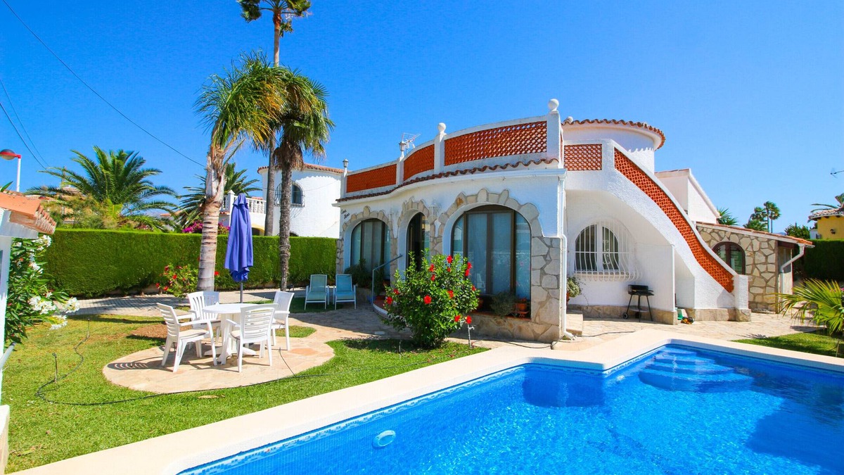 Els Poblets Villa | Villa with lawn garden Els Poblets Ilona