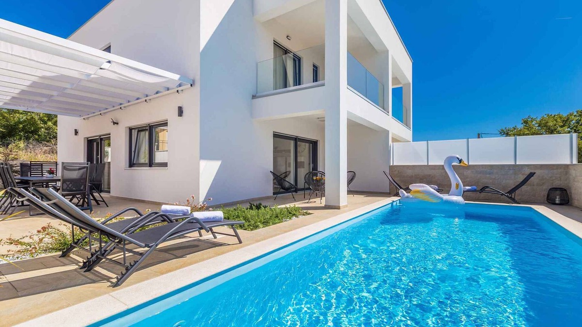 Linardici Villa | Villa with modern pool