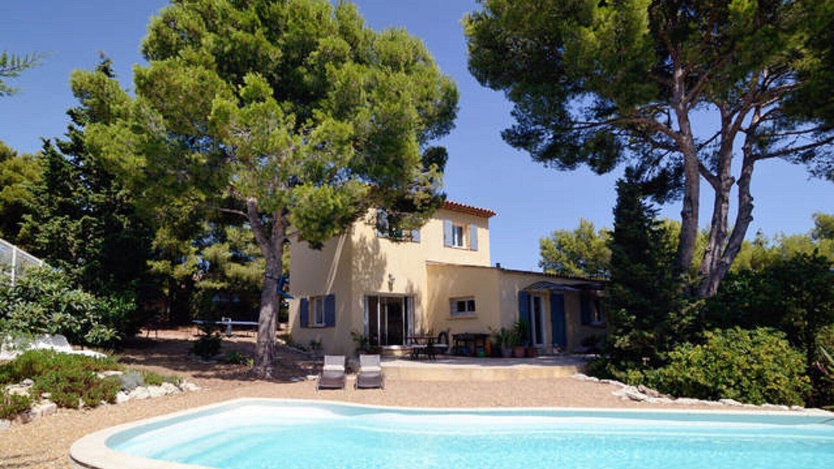 Martigues Villa | Villa with pool 1mn walk from the sea for 8 people