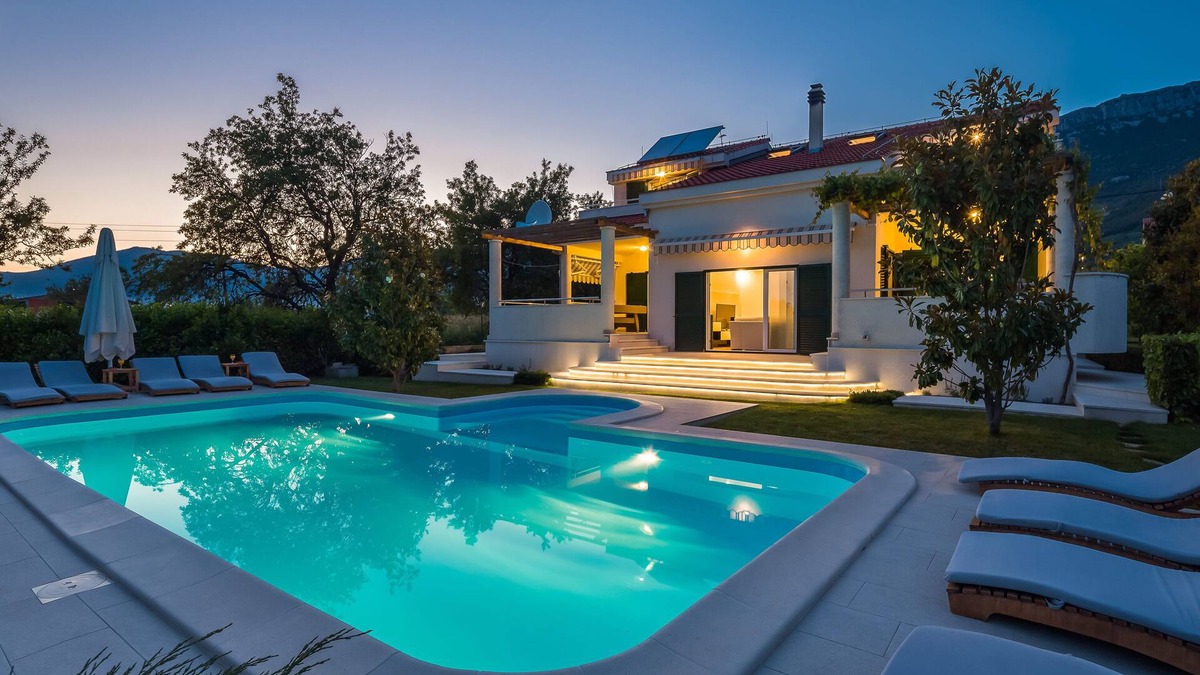 Kastel Stari Villa | Villa with pool and jacuzzi