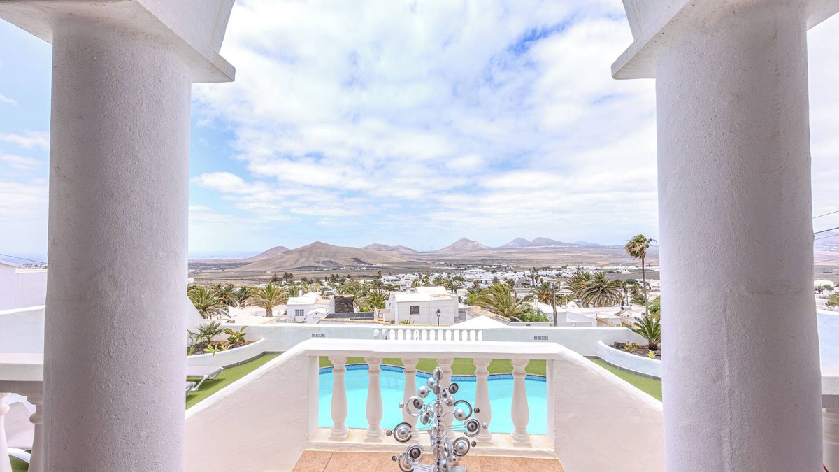 Nazaret House | Villa with pool and breathtaking views of the entire island of Lanzarote!