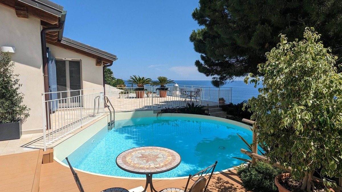 Sanremo Apartment | Villa with Pool and Jacuzzi on Sea View Terrace