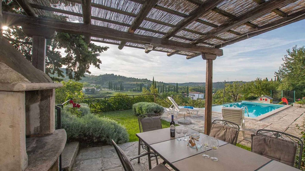 Oprtalj Villa | Villa with pool for max. 12 people