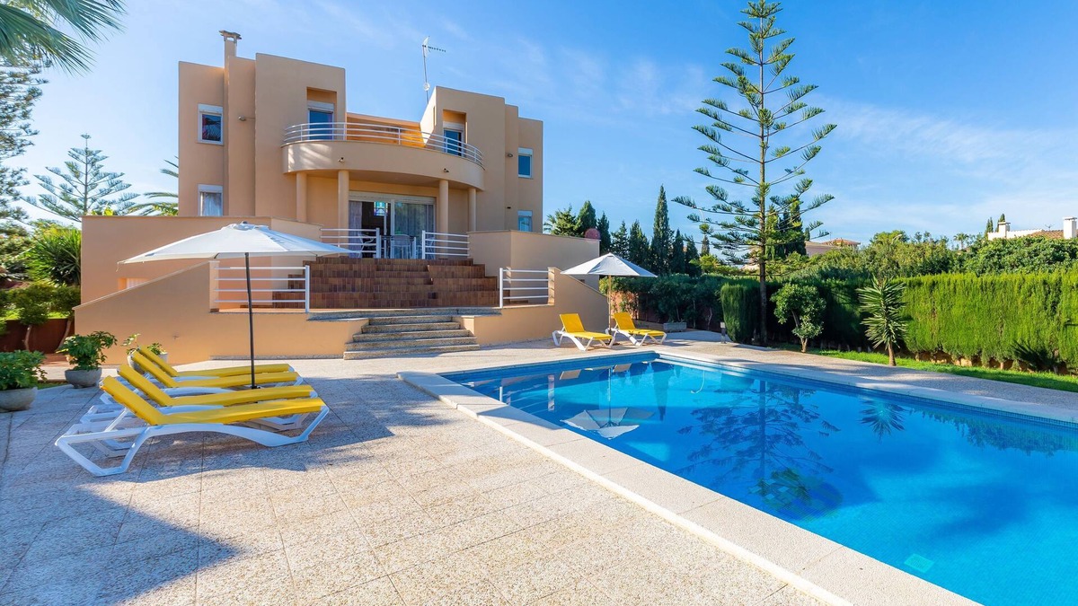 Sa Coma House | Villa With Pool in Idyllic Location - Ca Na Xisca