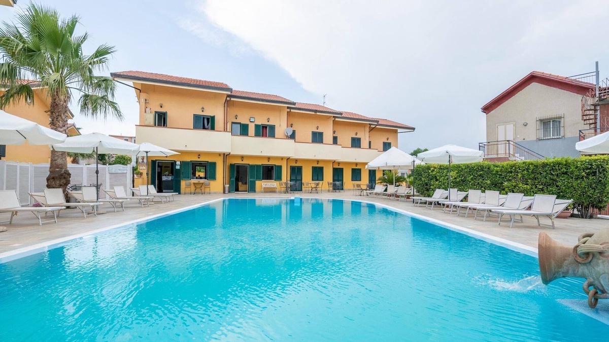 Laura Villa | Villa with Pool in Paestum