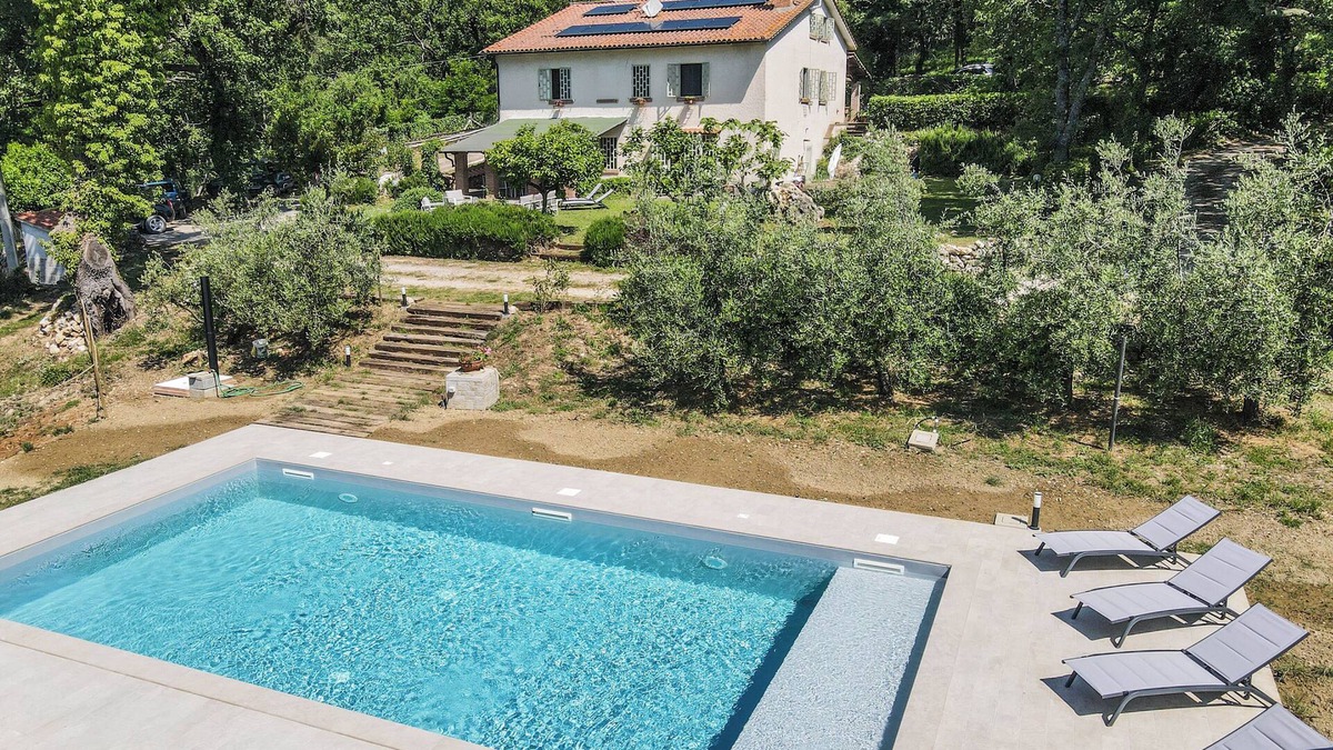 Amelia House | Villa with pool in quiet & relaxing area at 6km from villages/shops/restaurants.