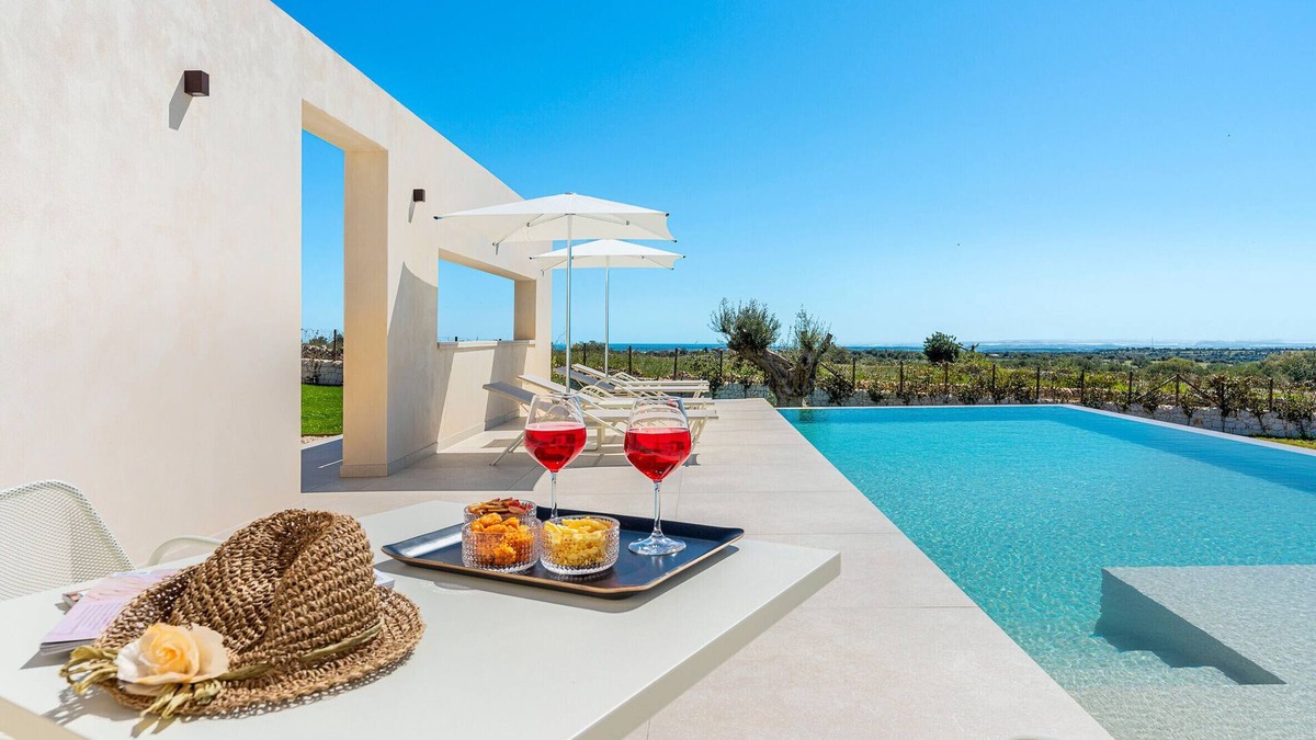 Rosolini Villa | Villa with pool in Rosolini, near Noto, Sicily