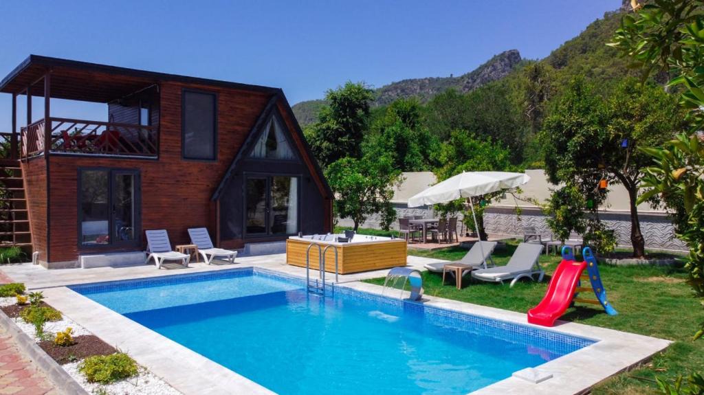 Fethiye Villa | Villa with Pool Jacuzzi and Backyard in Inlice