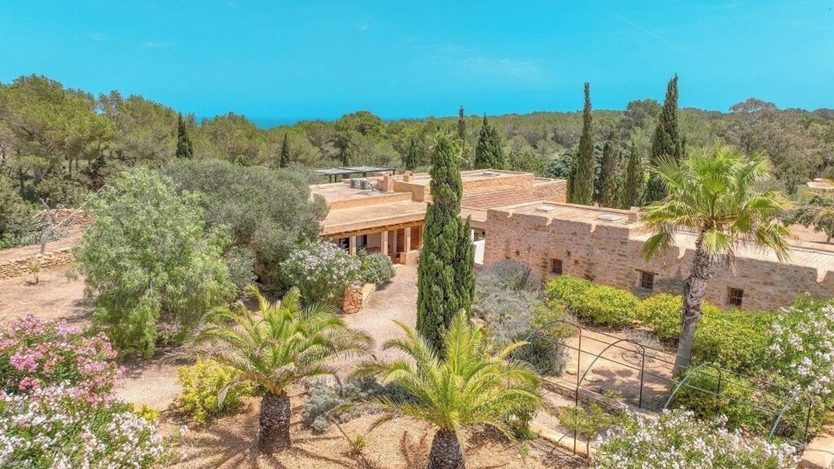 Formentera House | Villa with pool, large garden and several porches