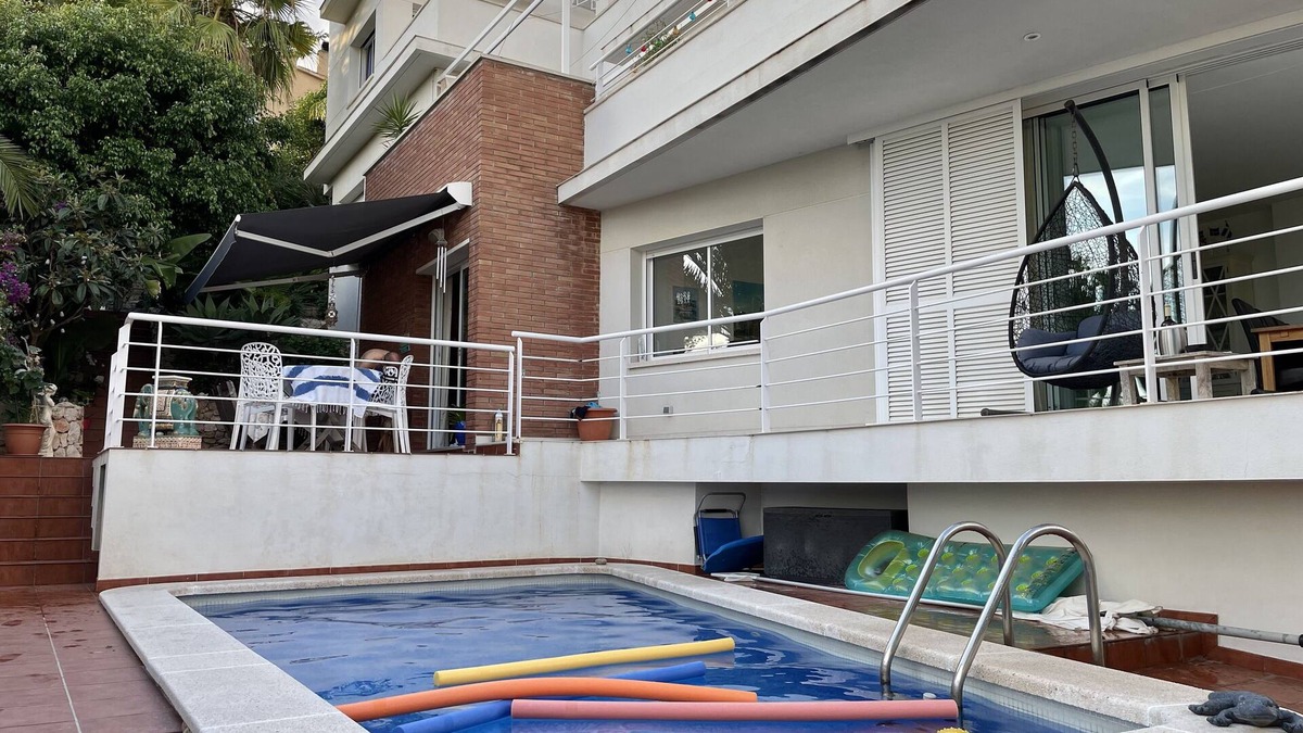 Sitges House | Villa with pool, sea and mountain views. Walking distance to the center and the beach.