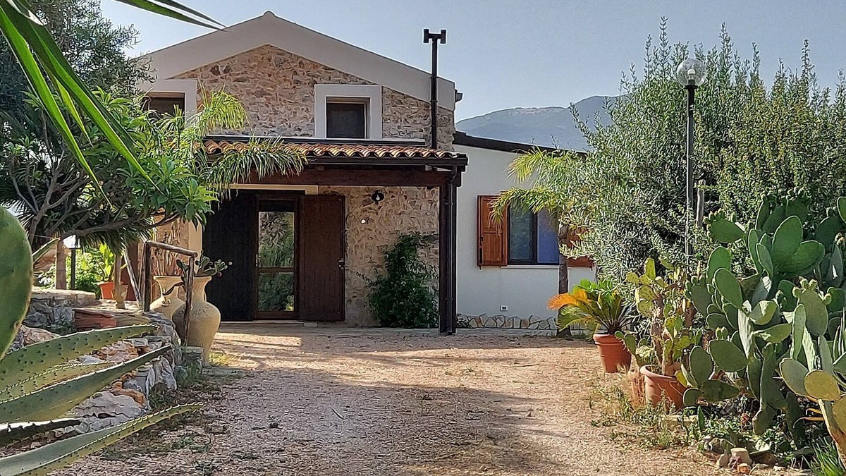 Custonaci House | Villa with pool, surrounded by nature, valley view, near Scopello