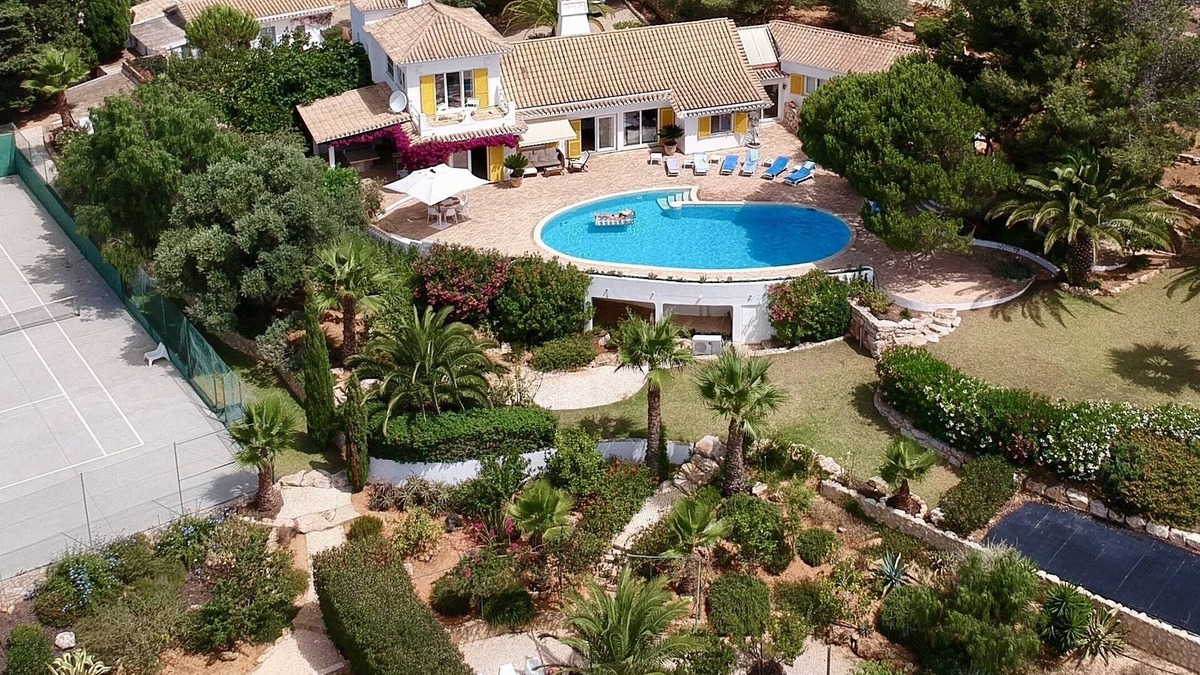 Lagos Villa | Villa With Private Pool, Tennis Court And Sea Views