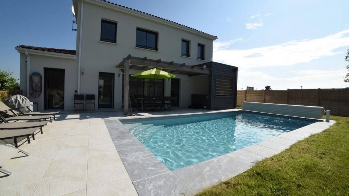 Saint-Augustin Villa | Villa with private pool and Jacuzzi on a residence with tennis